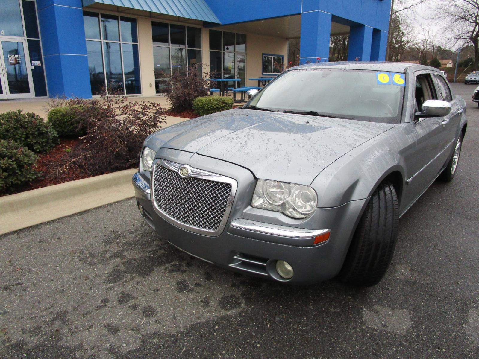 2006 Grey Chrysler 300 Touring (2C3LA53G56H) with an 3.5L V6 DOHC 24V engine, 4-Speed Automatic Overdrive transmission, located at 1814 Albert Pike Road, Hot Springs, AR, 71913, (501) 623-1717, 34.494228, -93.094070 - Photo #2